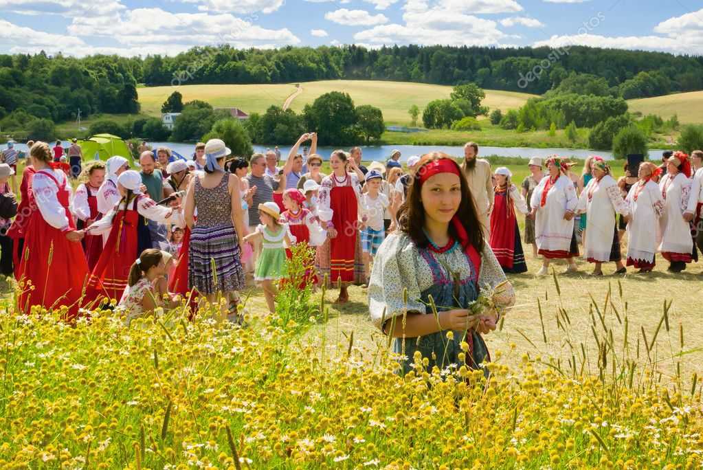 Фальклорнае лета першакурснікаў