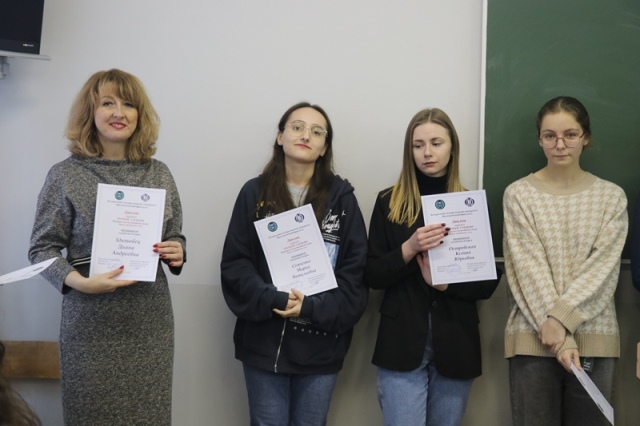 Віншуем пераможцаў конкурсу эсэ на кітайскай мове “Быць патрыётам – гэта…”!