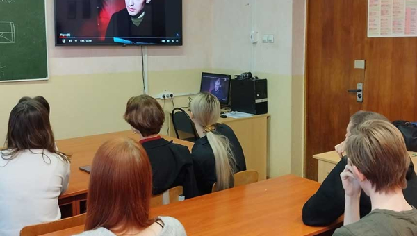 Меркаванне студэнтаў-філолагаў пасля прагляду фільма АТН «Исповедь террориста СБУ: Они меня предали»
