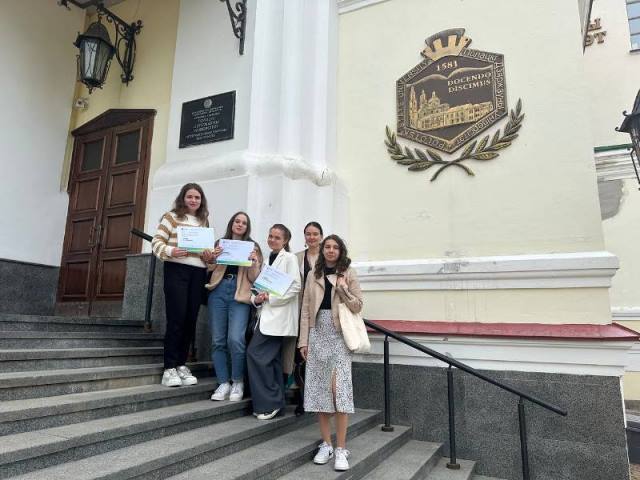 Студэнты 2 курсу рамана-германскага аддзялення ў межах працы навуковага гуртка "Светлавякоўе і Уяўленне" прынялі ўдзел у ІІ Гугнінскіх чытаннях