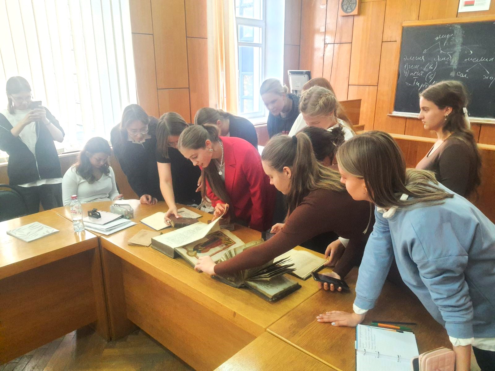 Выстава "З глыбіні стагоддзяў: стараабрадніцкія кнігі кірылічнага друку" на філфаку БДУ.