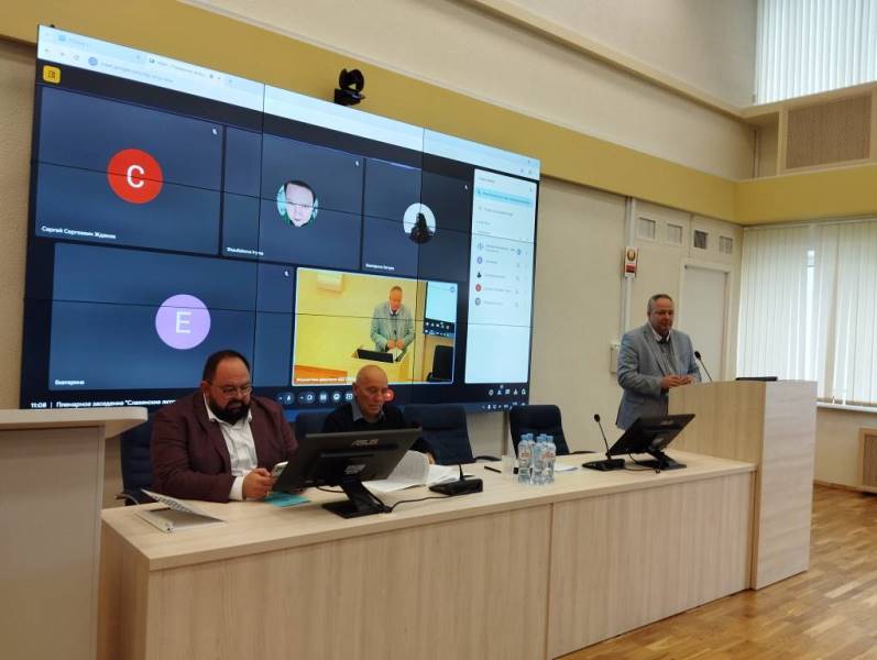 ПАД ВЕТРАЗЕМ «СЛАВЯНСКІХ ЛІТАРАТУР»