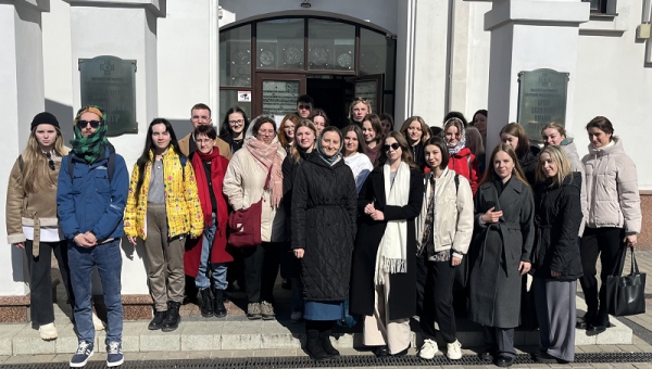 СТУДЭНТЫ Ў БІБЛІЯТЭЦЫ МІНСКАЙ ДУХОЎНАЙ АКАДЭМІІ
