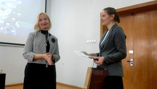 СУСТРЭЧА З ПРАФЕСАРАМ І ПАЭТАМ АЛЕНАЙ УЛАДЗІМІРАЎНАЙ КРЫКЛІВЕЦ