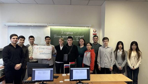 Гутарка ў групе замежных студэнтаў юрыдычнага факультэта 1 курса, прысвечаная Дню яднання народаў Беларусі і Расіі (01.04.2025)