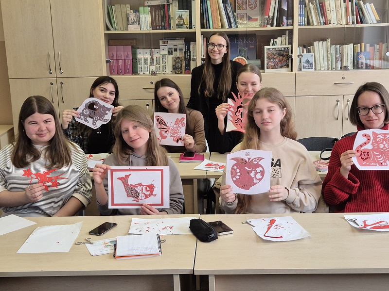 УЧИМ КИТАЙСКИЙ ЯЗЫК ЧЕРЕЗ ИСКУССТВО ЦЗЯНЬЧЖИ
