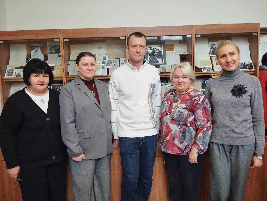 “Крыніца нахнення – жыццё народа”: выставка к 105-летию со дня рождения Ивана Мележа