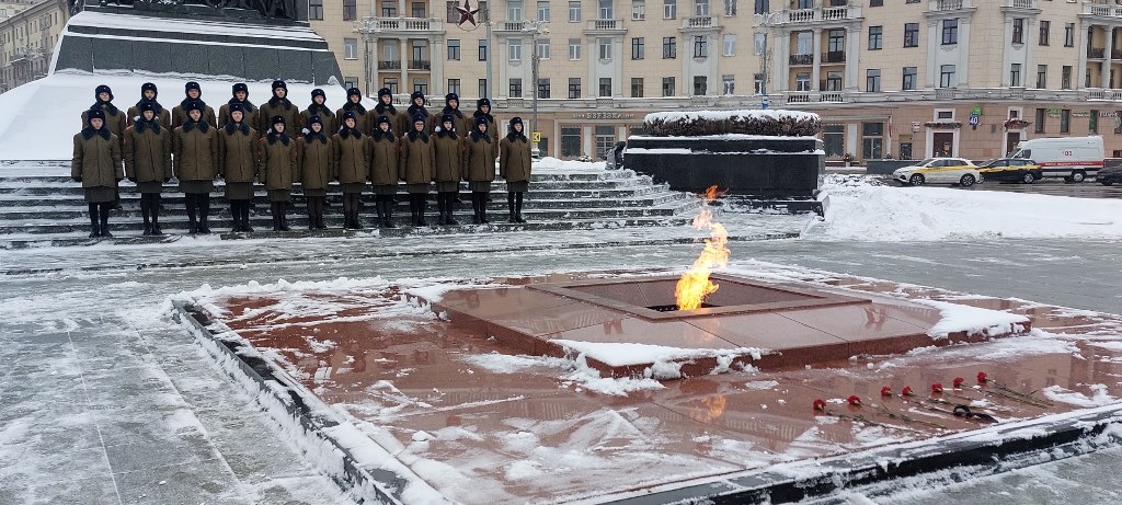 Падзяка старшаму выкладчыку кафедры германскага мовазнаўства Жукавай Юліі Аляксандраўне за выхаванне сына