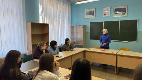 Круглый стол «Перед именем светлым твоим голову низко склоню…»