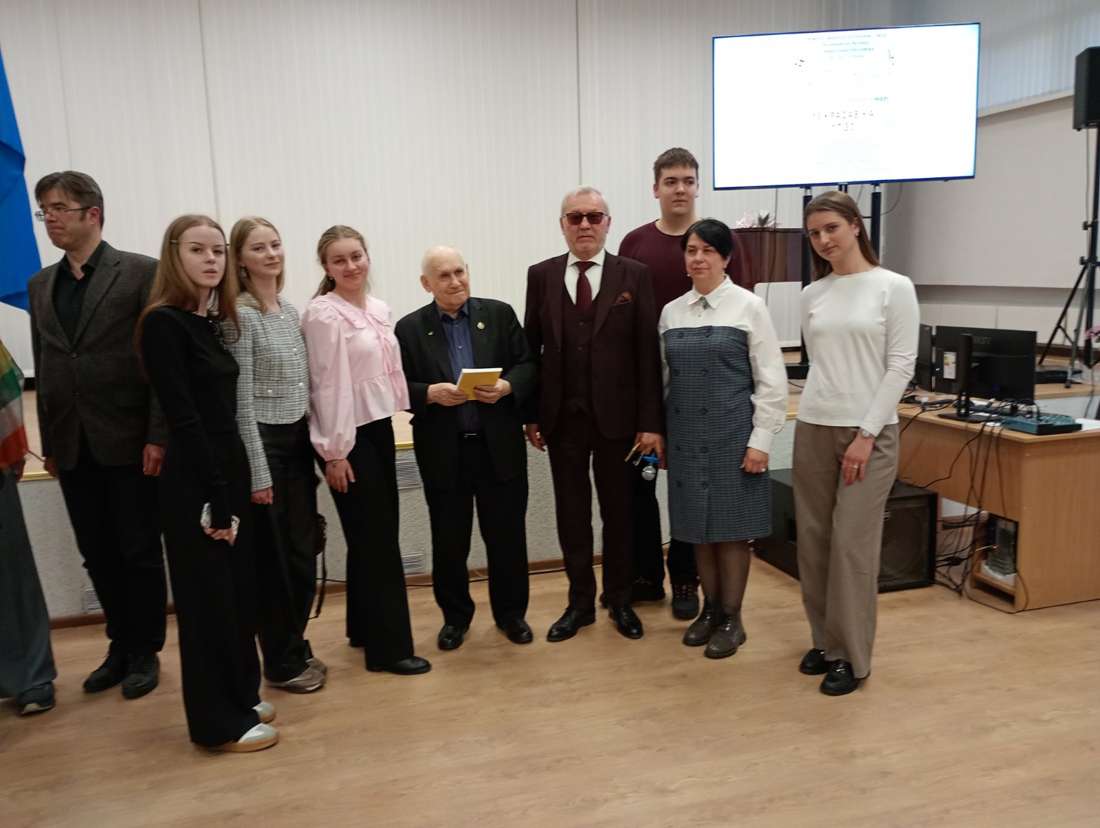 СТВАРАЕМ ВЯСНОВЫ НАСТРОЙ