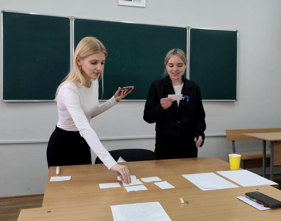 ДЗЕСЯЦЬ ПЫТАННЯЎ МАЛАДОМУ НАСТАЎНІКУ