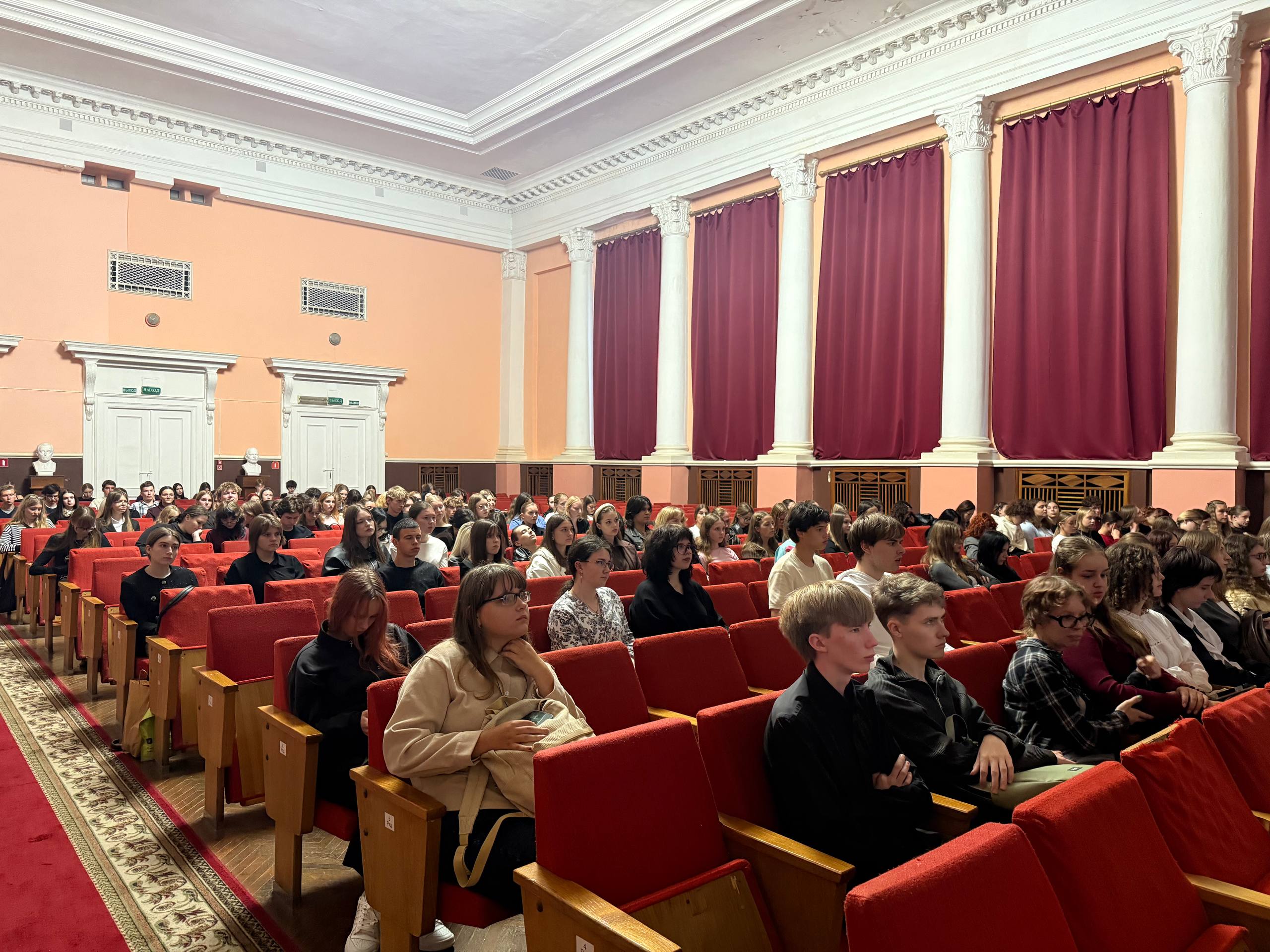 У ЦЭНТРЫ ЎВАГІ – СТУДЭНТ-ПЕРШАКУРСНІК