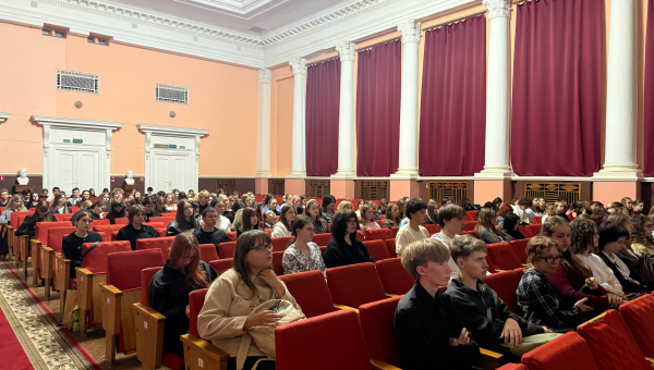 У ЦЭНТРЫ ЎВАГІ – СТУДЭНТ-ПЕРШАКУРСНІК