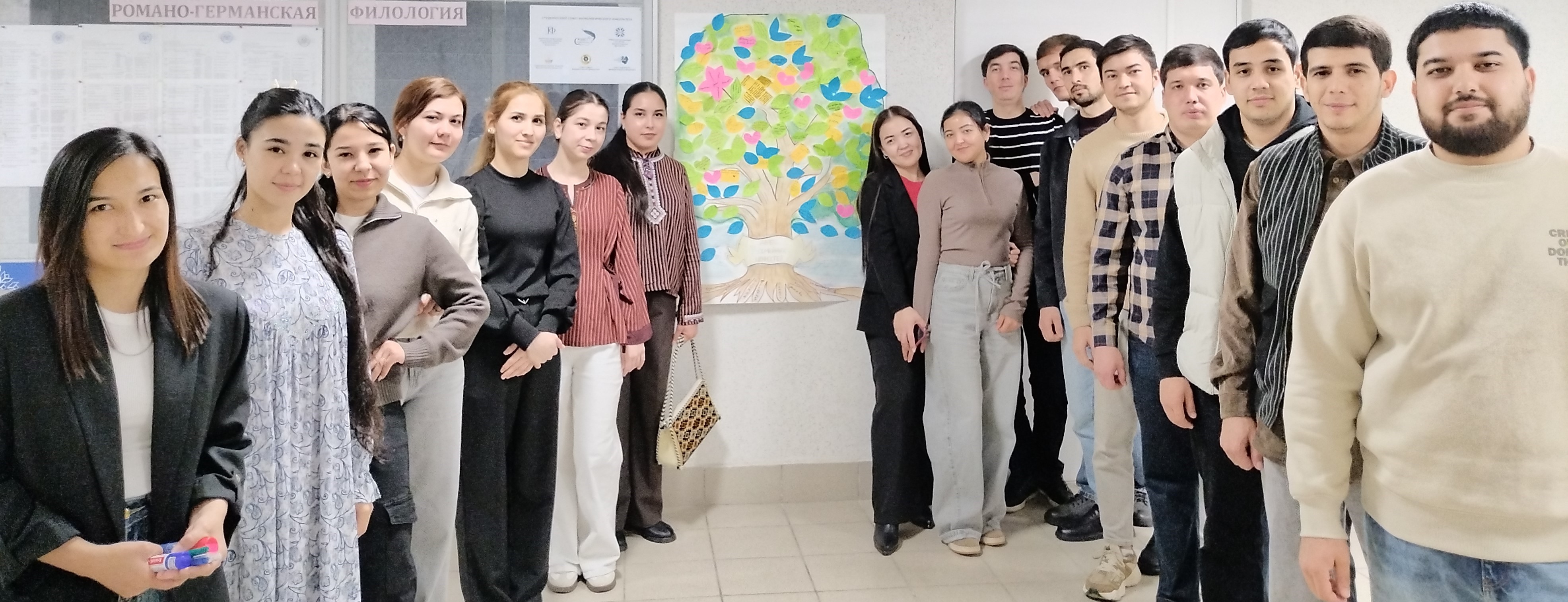 Творчая майстэрня «7-Я»: туркменскія студэнты стварылі «Дрэва сямейных каштоўнасцей»